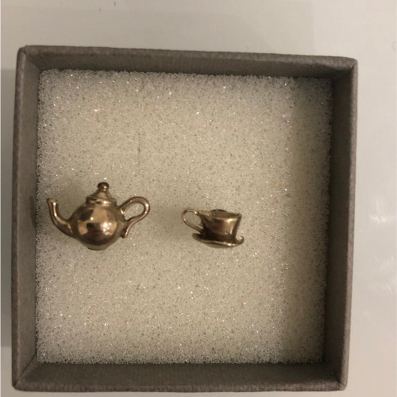 Lily Charms Accessories - Silver teapot and teacup stud earrings